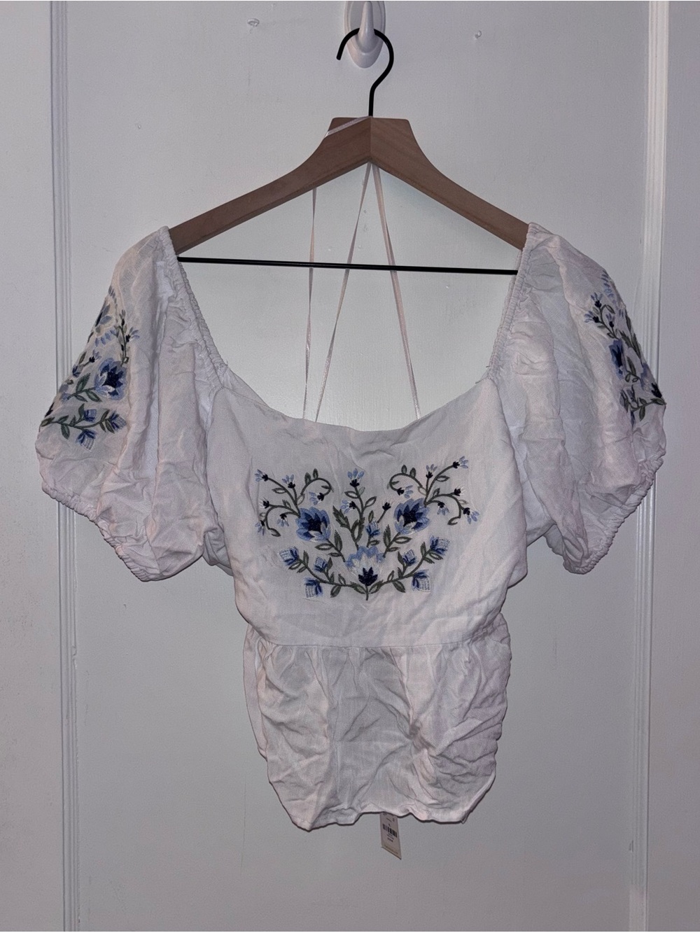 ✨NWT Francesca's Embroidered Floral Blouse